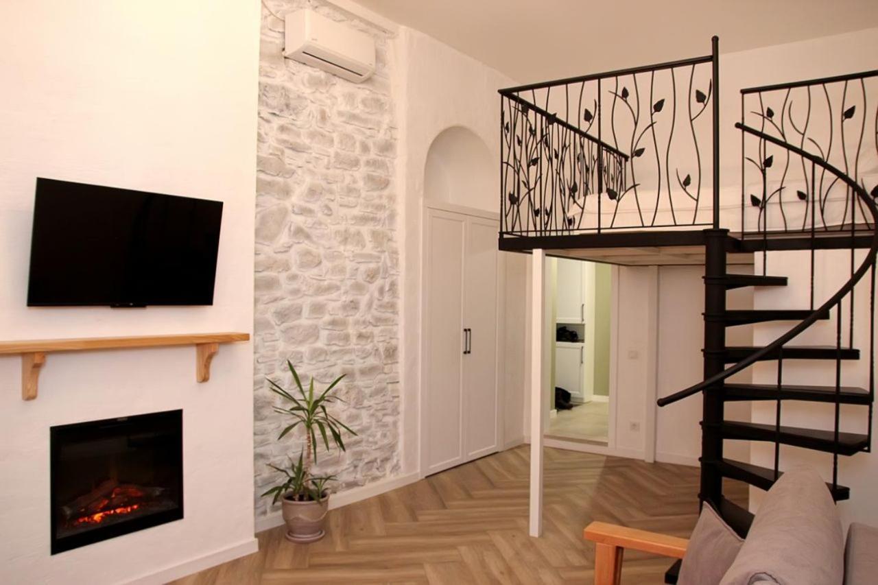 квітка на камені , старе місто, з окремим двориком Apartment