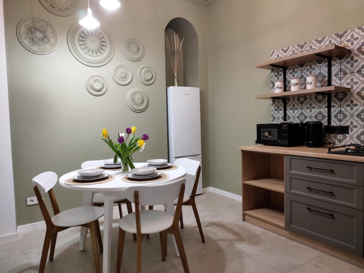 Apartment квітка на камені , старе місто, з окремим двориком